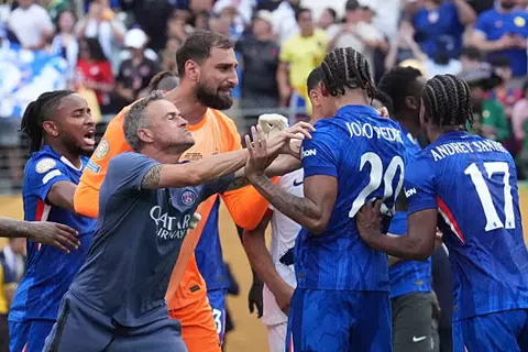 لويس إنريكي عن واقعة جواو بيدرو: ليس التصرف الأمثل.. وما حدث نتيجة التوتر